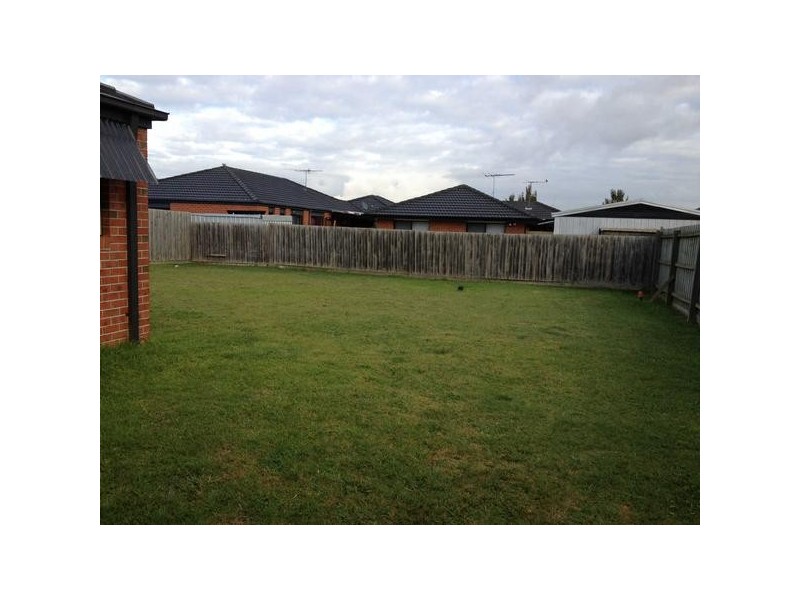 76  Calais Court, Cranbourne West VIC 3977