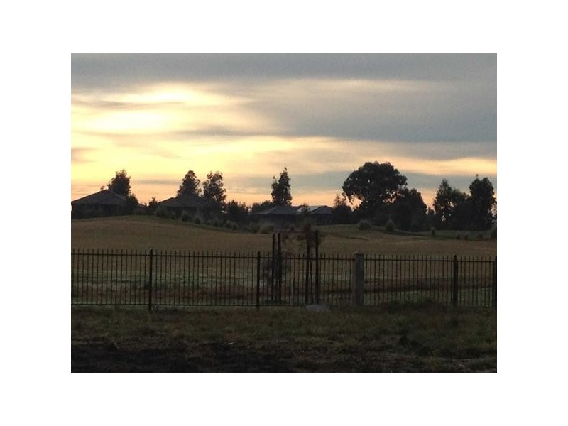 14  Barrington Chase, Sandhurst VIC 3977