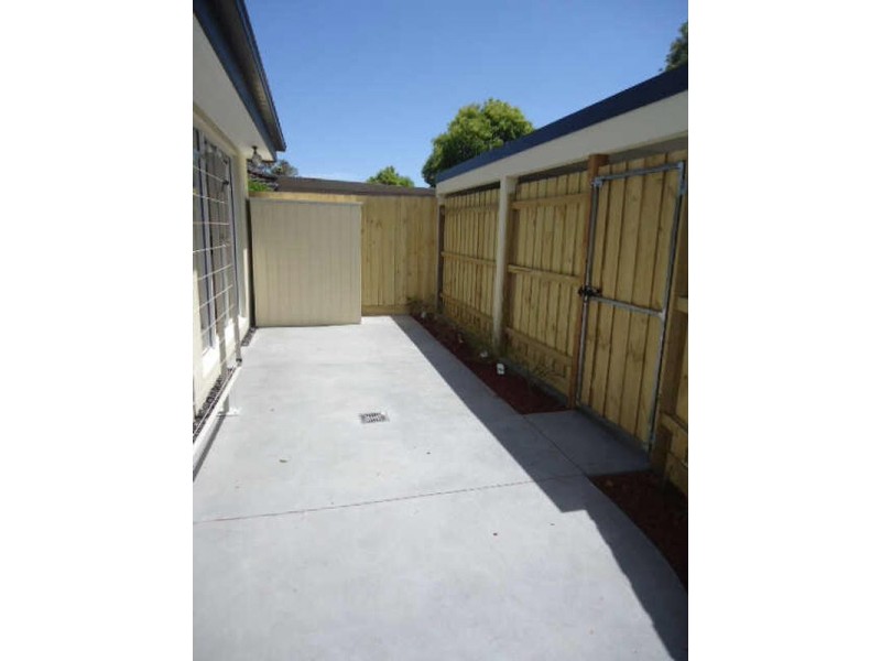 2/3  Albany Place, Frankston South VIC 3199