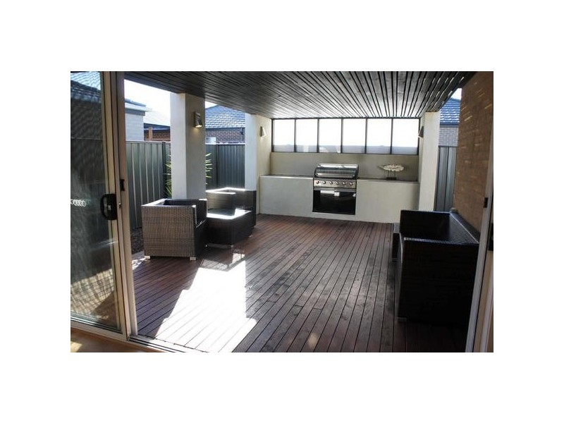 21  Connewara Crescent, Clyde North VIC 3978