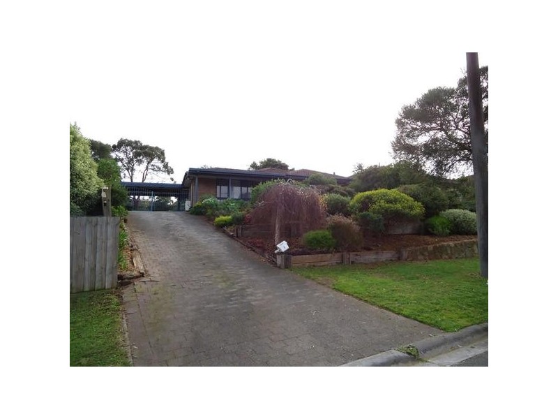 2  Varcoe Court, Frankston VIC 3199