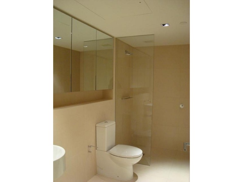 103/279 Wellington Parade South, Melbourne VIC 3000