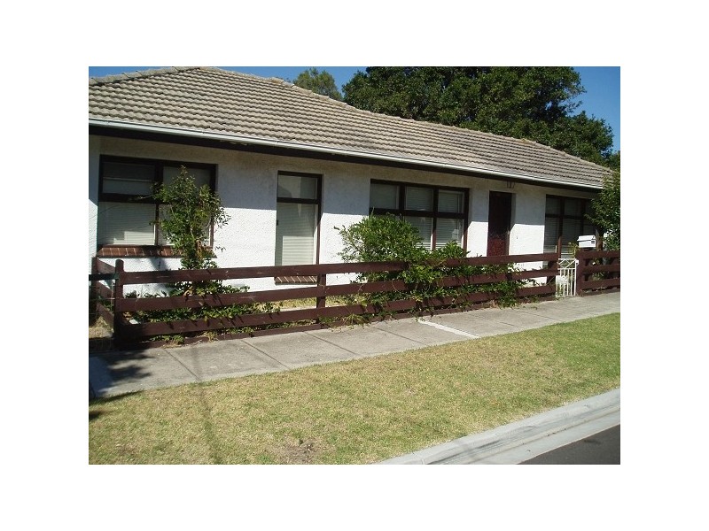 33 Trevascus Street, Caulfield South VIC 3162