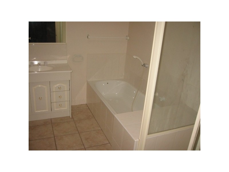 2/24 Follett Road, Cheltenham VIC 3192