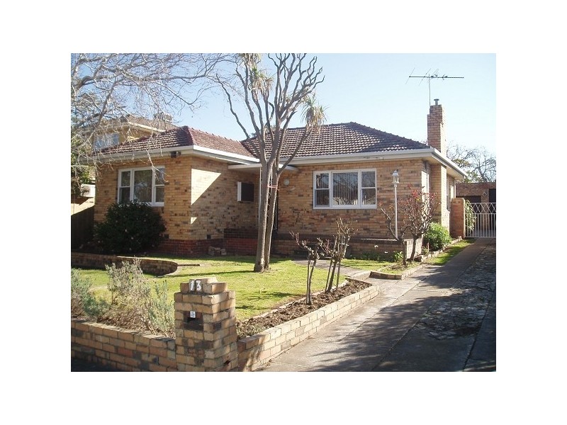 13 Parkmore Road, Bentleigh East VIC 3165