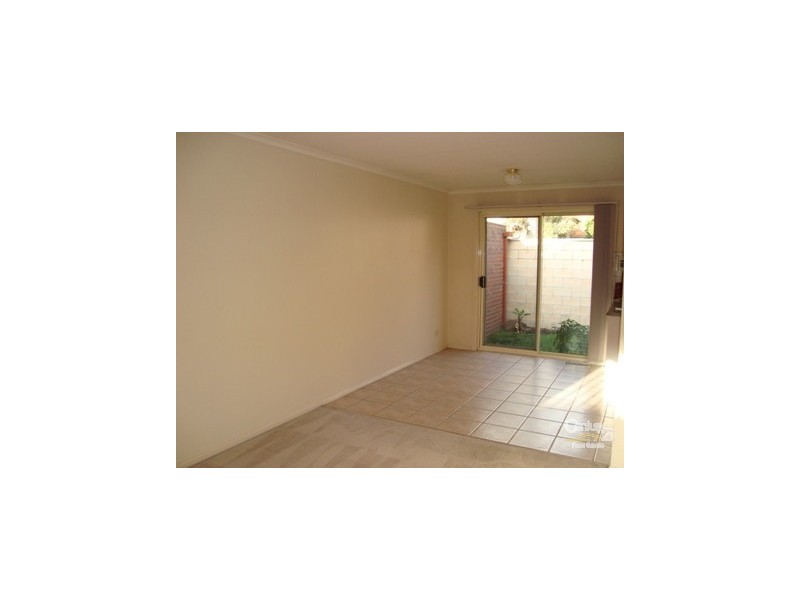 2/2 Hinkler Avenue, Bentleigh East VIC 3165