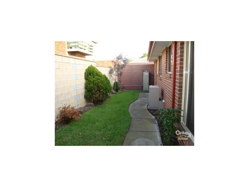 2/2 Hinkler Avenue, Bentleigh East VIC 3165