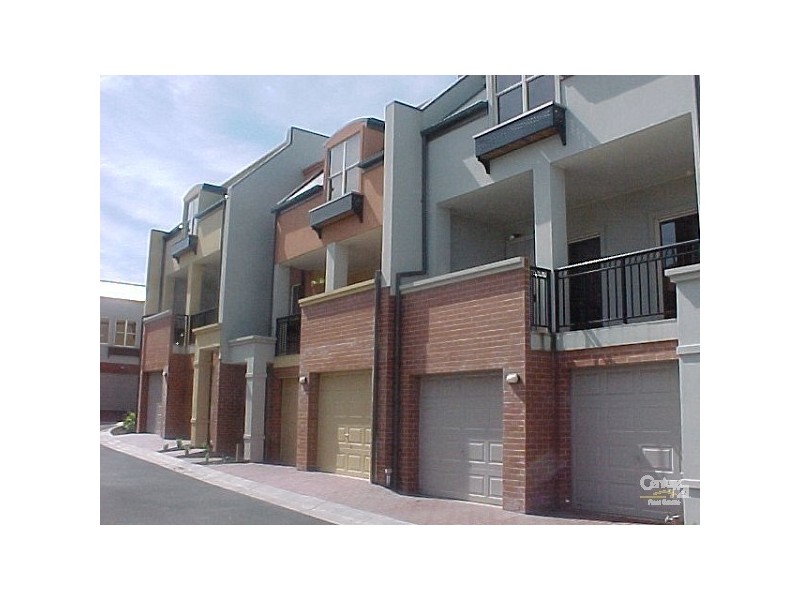 16/120 Newman Street, Kensington VIC 3031