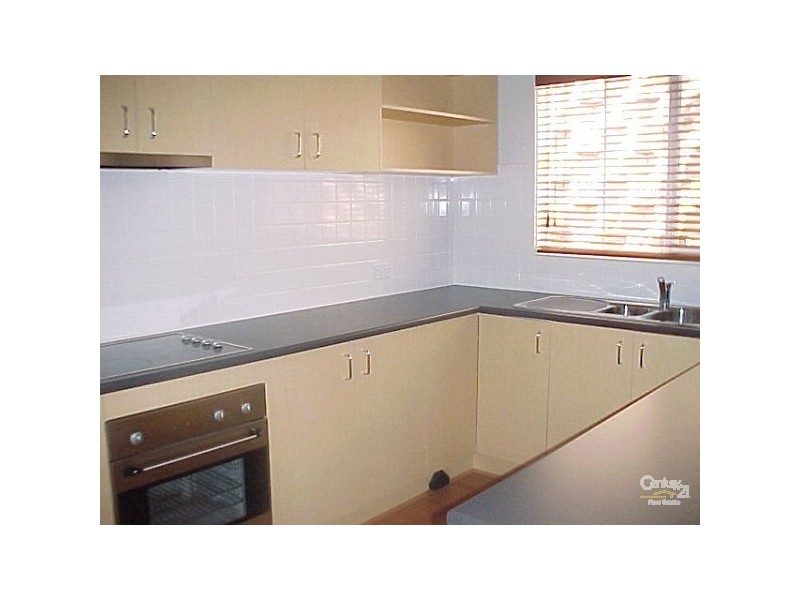 16/120 Newman Street, Kensington VIC 3031