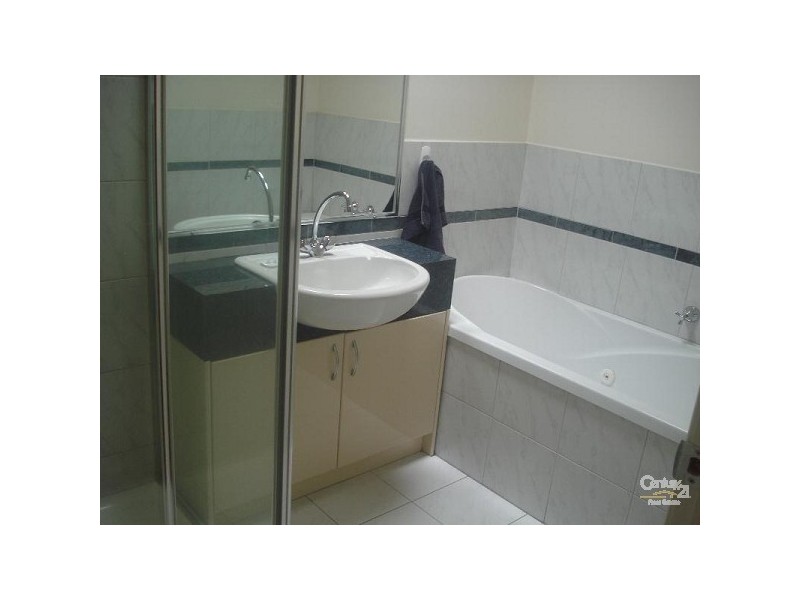 17A Howard Avenue, Ormond VIC 3204