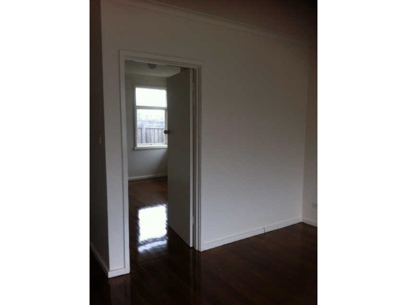 12/30  Mentone Parade, Mentone VIC 3194