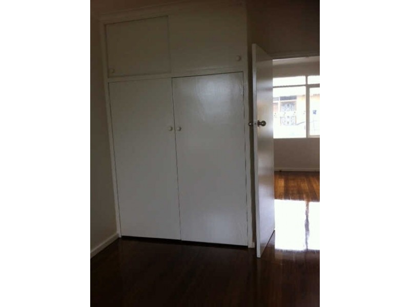 12/30  Mentone Parade, Mentone VIC 3194