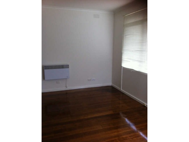 12/30  Mentone Parade, Mentone VIC 3194