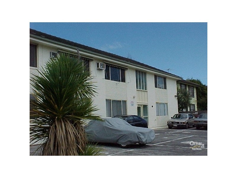 2/12 Brentwood Street, Bentleigh VIC 3204