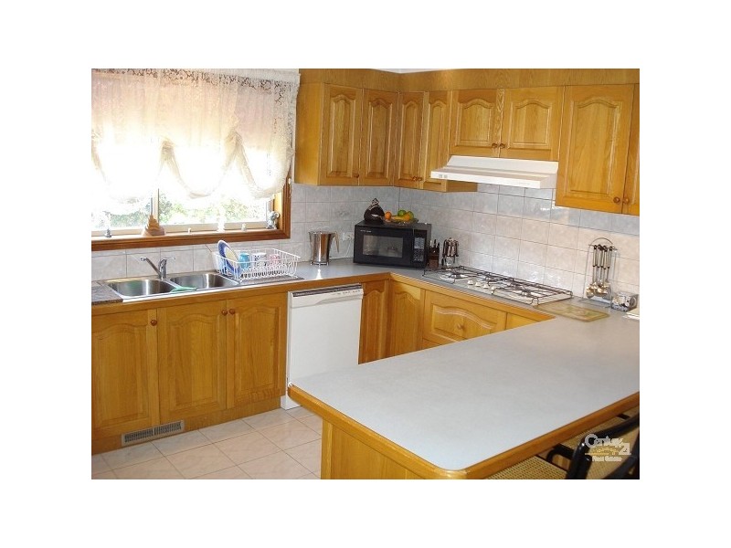 2 Juan Court, Dingley Village VIC 3172