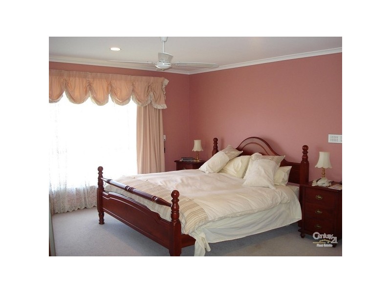 2 Juan Court, Dingley Village VIC 3172