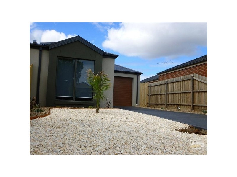 2/13 Cootamundra Court, Werribee VIC 3030