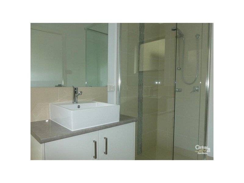 2/13 Cootamundra Court, Werribee VIC 3030