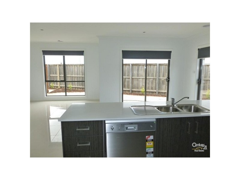 2/13 Cootamundra Court, Werribee VIC 3030