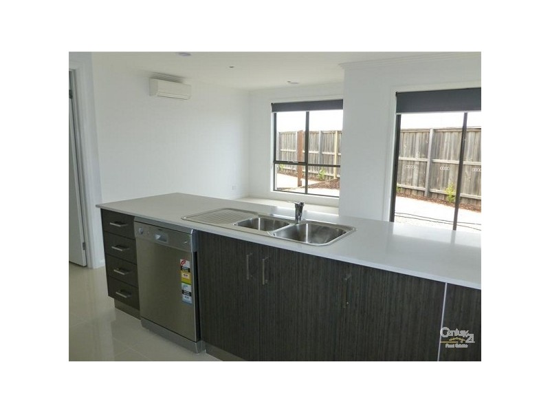 2/13 Cootamundra Court, Werribee VIC 3030