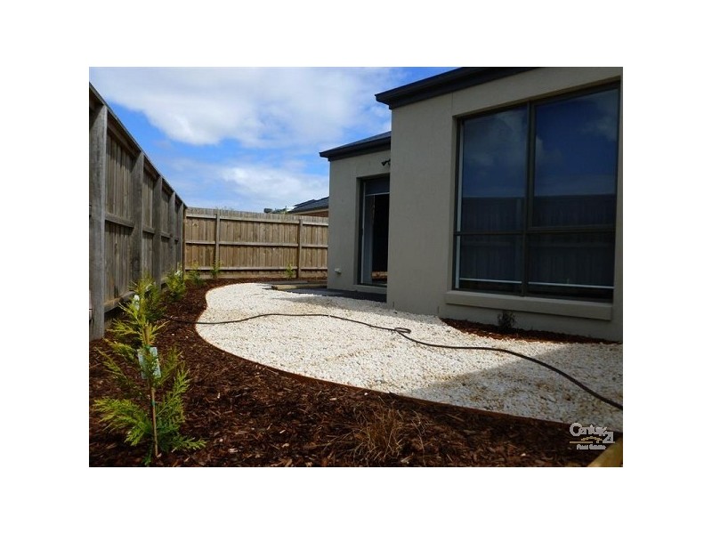 2/13 Cootamundra Court, Werribee VIC 3030