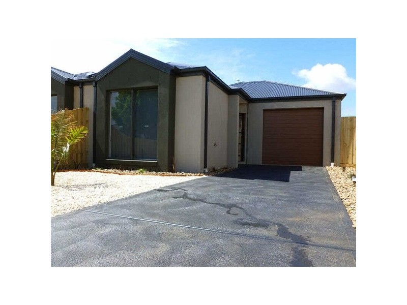 2/13  Cootamundra Court, Werribee VIC 3030