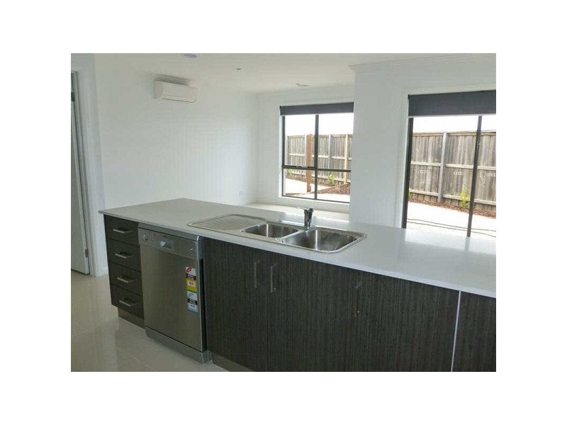 2/13  Cootamundra Court, Werribee VIC 3030