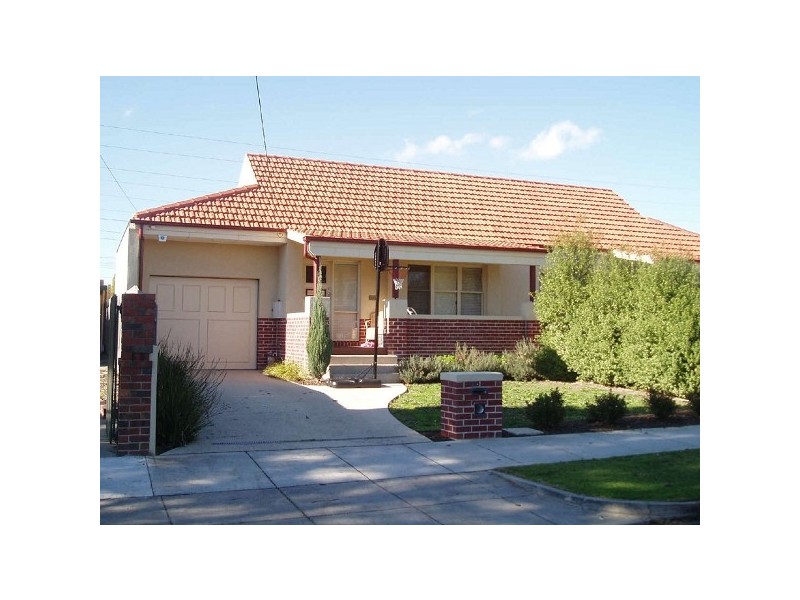 7A NEWHAM GROVE, Ormond VIC 3204