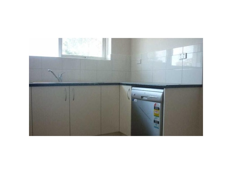 2/10 ELM GROVE, Mckinnon VIC 3204