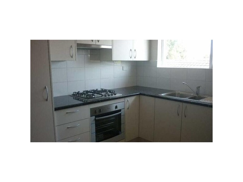 2/10 ELM GROVE, Mckinnon VIC 3204