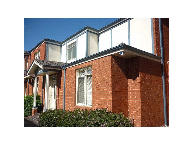 2/1108  DANDENONG ROAD, Carnegie VIC 3163