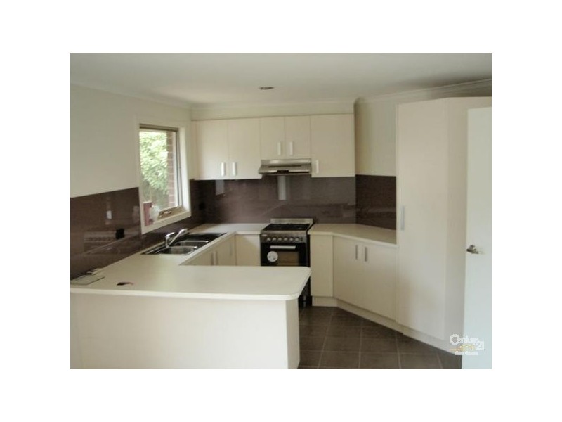 2/13 Eildon Road, Endeavour Hills VIC 3802