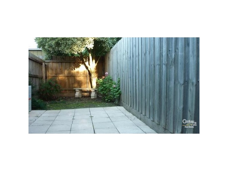 2/13 Eildon Road, Endeavour Hills VIC 3802