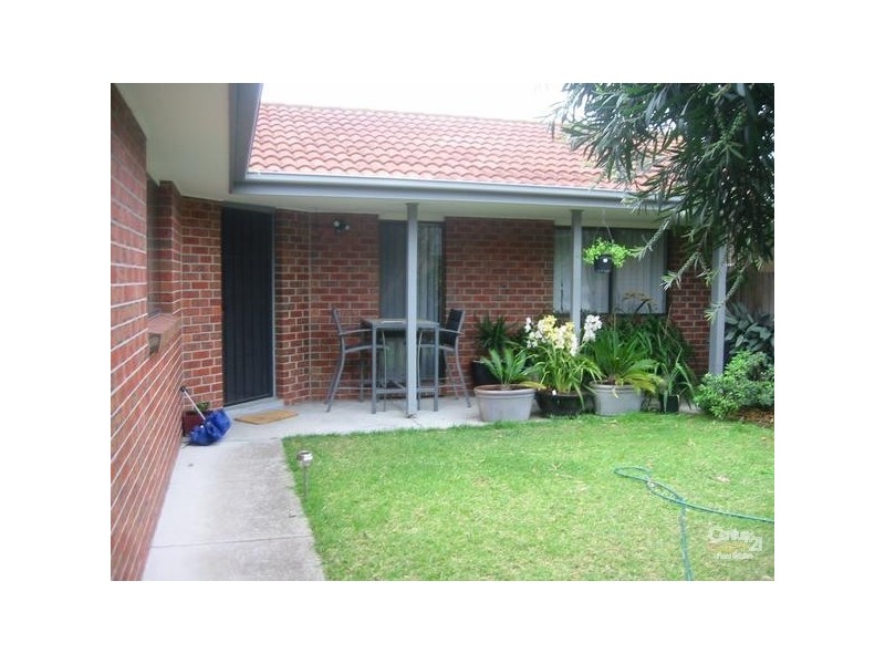 11/12  Willowglen Court, Dingley Village VIC 3172