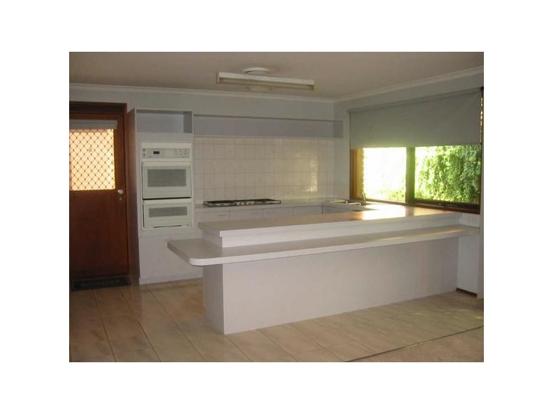 2/17 Sunray Avenue, Cheltenham VIC 3192