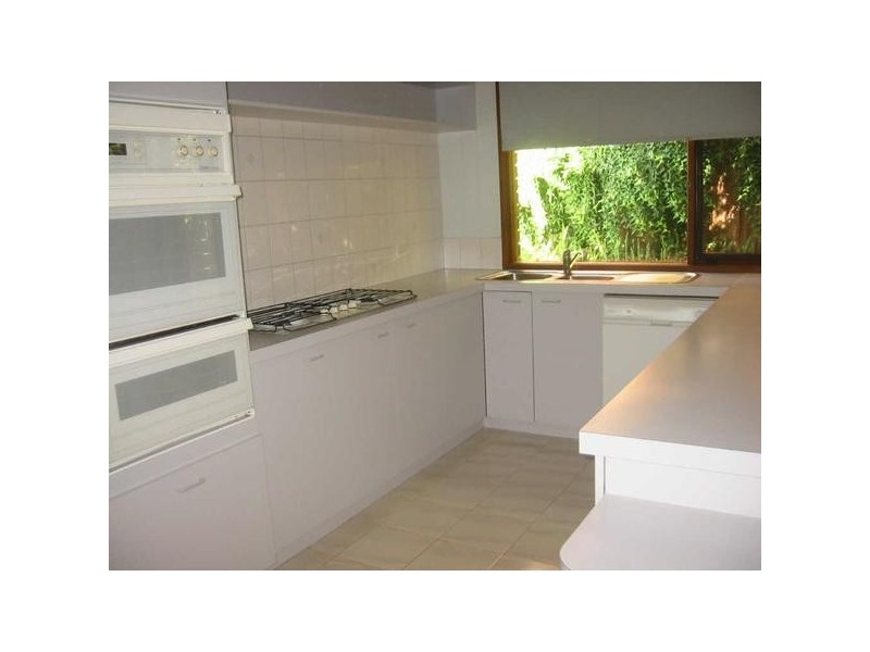 2/17 Sunray Avenue, Cheltenham VIC 3192