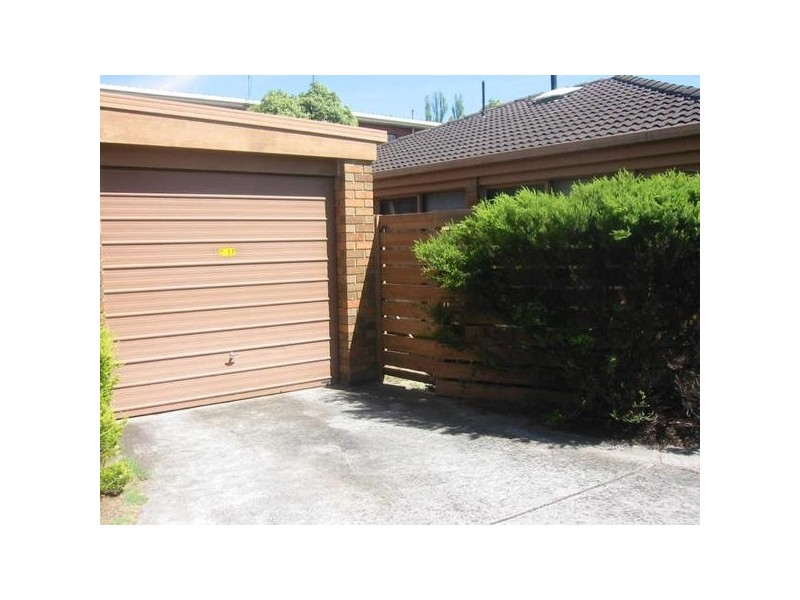 2/17 Sunray Avenue, Cheltenham VIC 3192