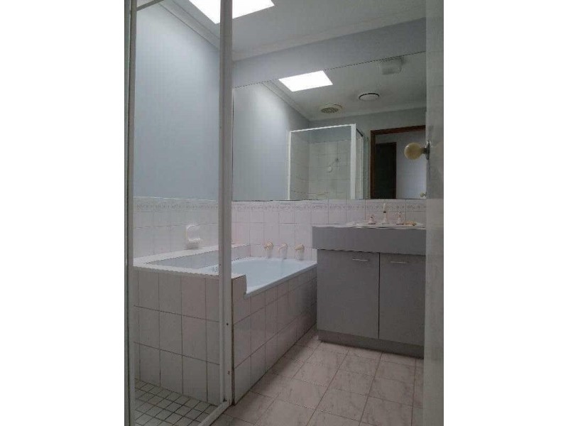 2/17 Sunray Avenue, Cheltenham VIC 3192