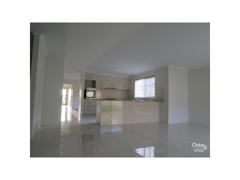 29 Rosella Ave, Pakenham VIC 3810