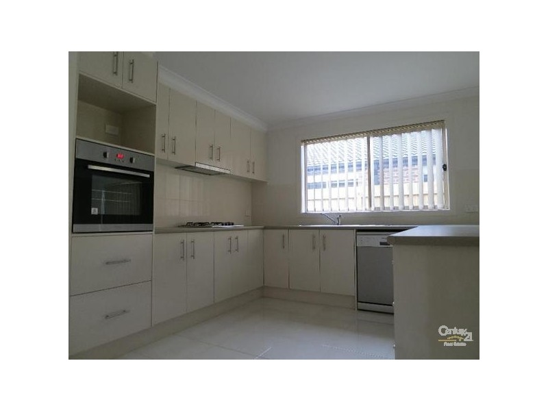 29 Rosella Ave, Pakenham VIC 3810