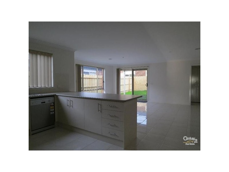 29 Rosella Ave, Pakenham VIC 3810