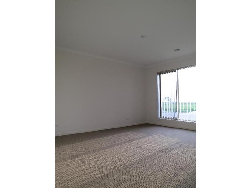 29 Rosella Ave, Pakenham VIC 3810