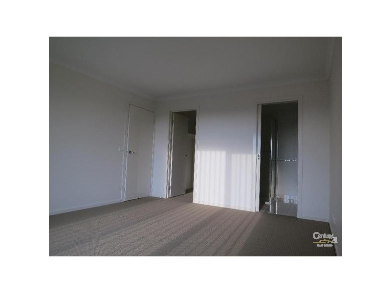 29 Rosella Ave, Pakenham VIC 3810