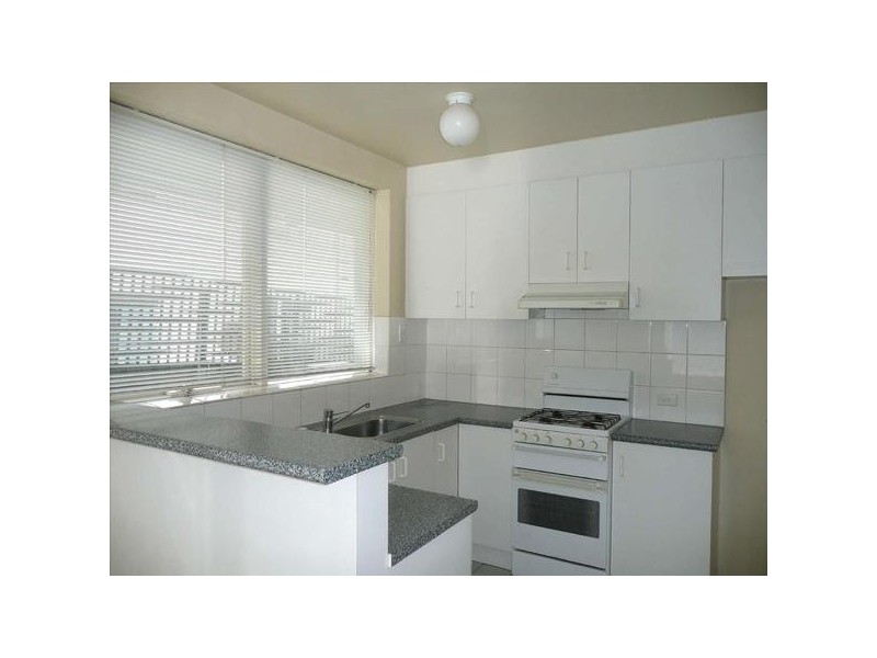 2/6 Mitford Street, St Kilda VIC 3182