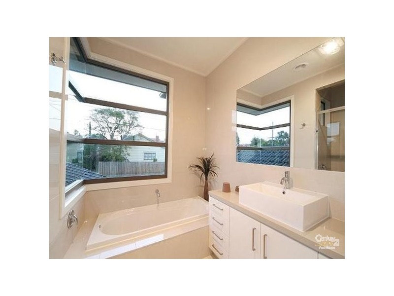 73 McKinnon Road, Mckinnon VIC 3204