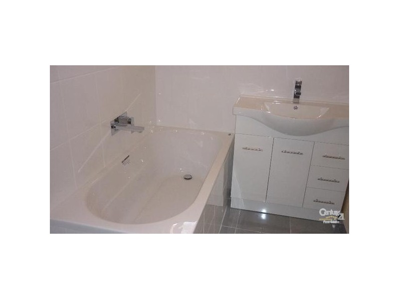 2/10 Elm Grove, Mckinnon VIC 3204