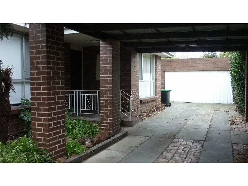 16  Peters Drive, Cheltenham VIC 3192