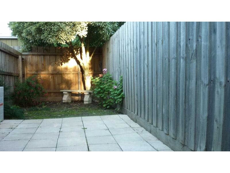 2/13  Eildon Road, Endeavour Hills VIC 3802