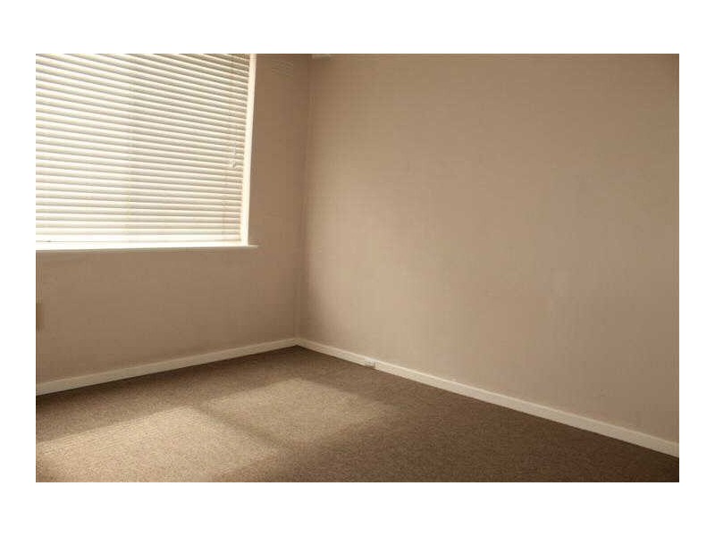 2/18  Magnolia Road, Gardenvale VIC 3185