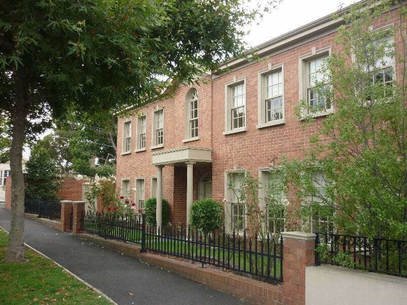 2  Laburnum Street, Brighton VIC 3186